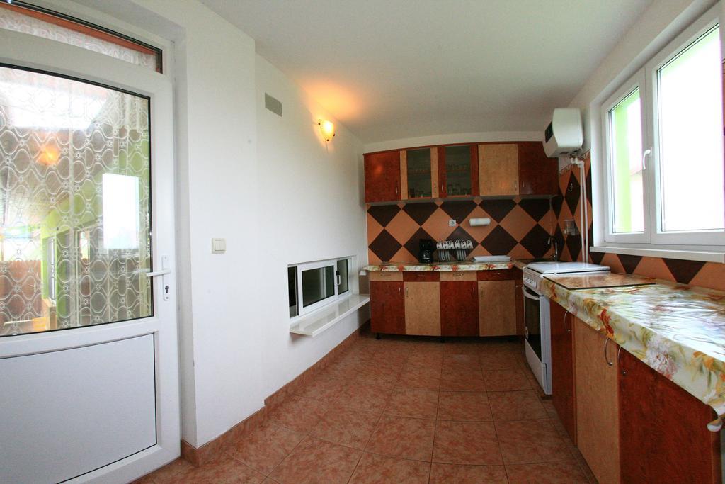Отель Casa Nelu Pescaru Махмудия Экстерьер фото