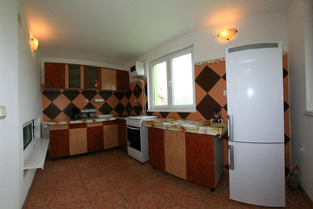 Отель Casa Nelu Pescaru Махмудия Экстерьер фото