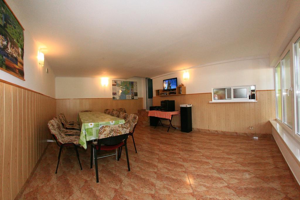 Отель Casa Nelu Pescaru Махмудия Экстерьер фото