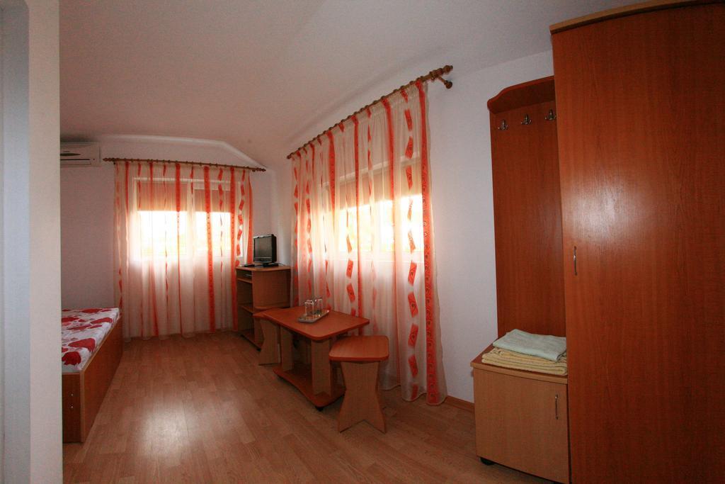 Отель Casa Nelu Pescaru Махмудия Экстерьер фото