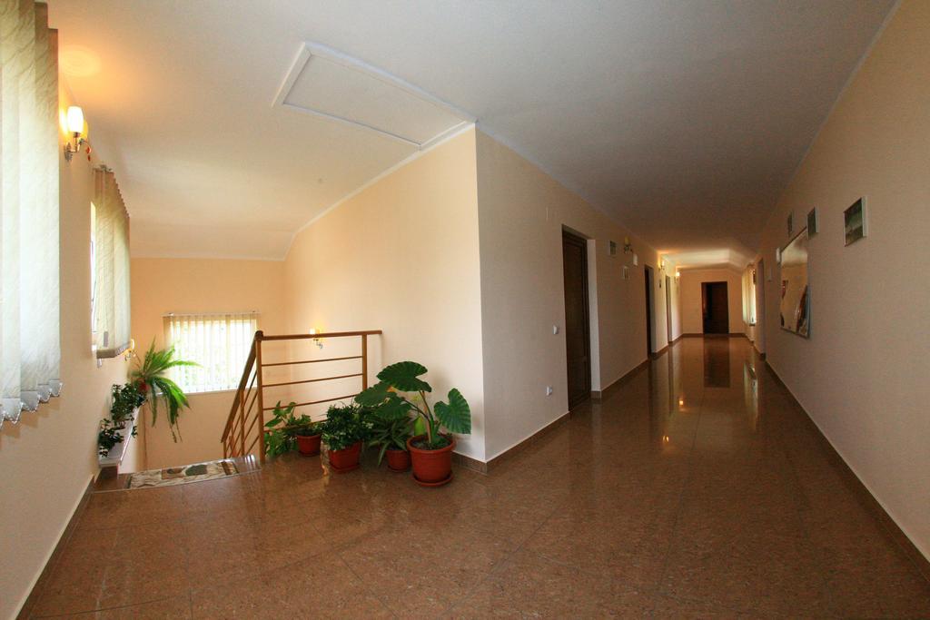Отель Casa Nelu Pescaru Махмудия Экстерьер фото