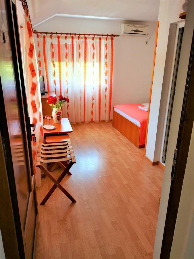 Отель Casa Nelu Pescaru Махмудия Экстерьер фото